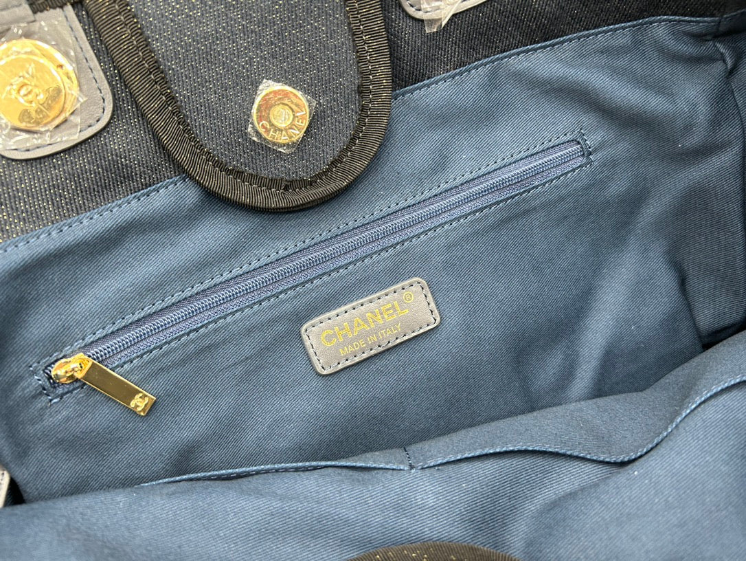 CC DEAUVILLE ラージ 38 トートバッグ（ブラック キャンバス、ゴールド刺繍ロゴ入り）