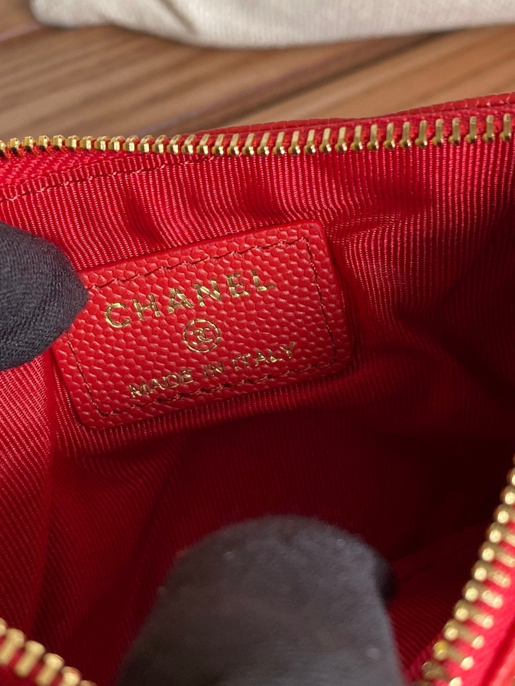 CC クラシック スモール 15 ジップポーチ（クリムゾンレッド グレインカーフスキン製）