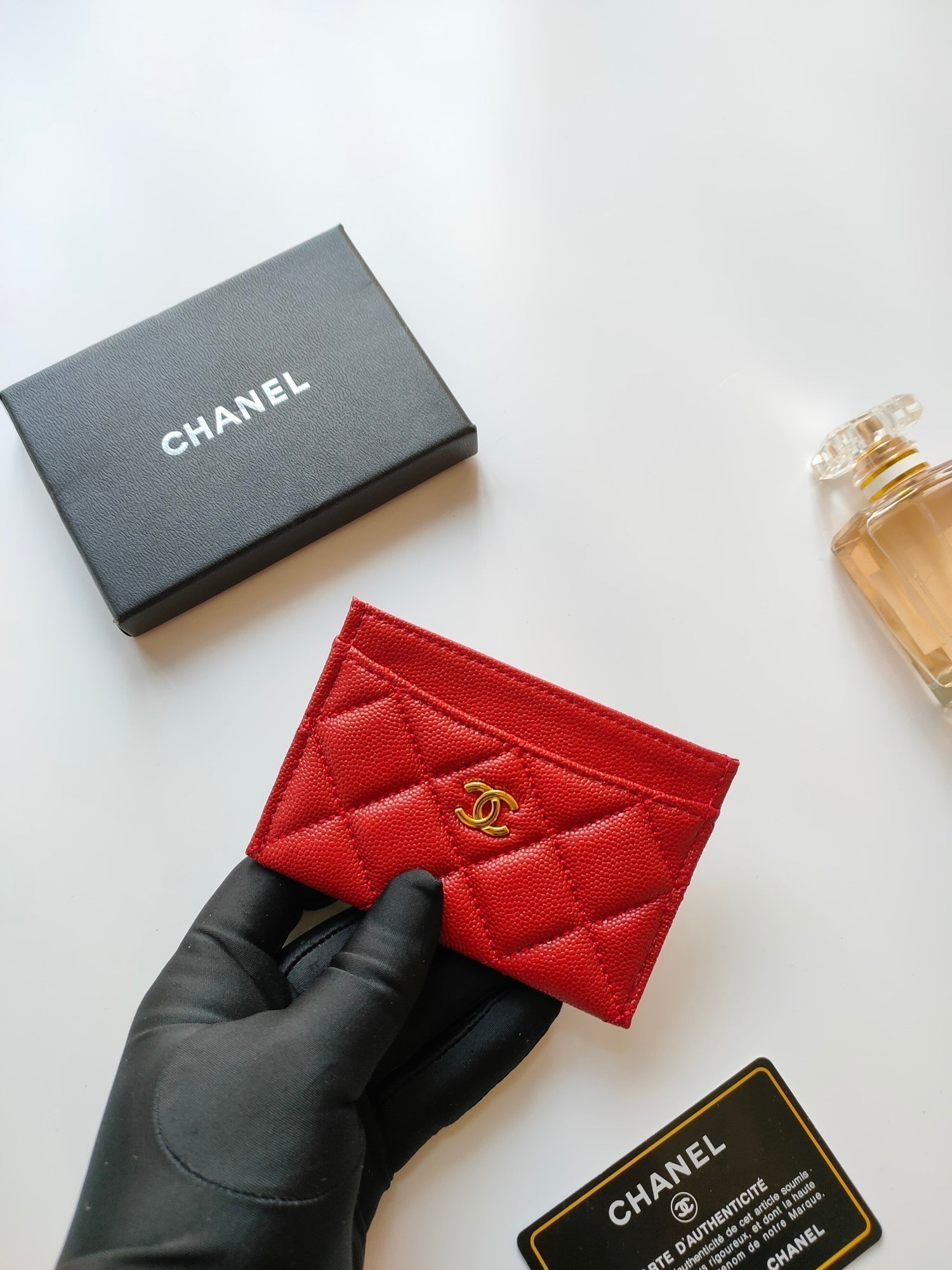 CC CARD HOLDER 11.2 RED GRAINED CALFSKIN GOLD ICON