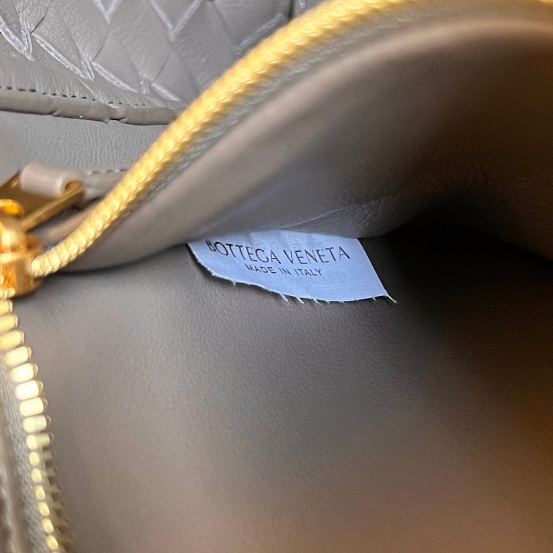 SMALL ANDIAMO 29 IN BEAVER BROWN LAMBSKIN