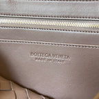 SMALL ANDIAMO 29 IN BEAVER BROWN LAMBSKIN