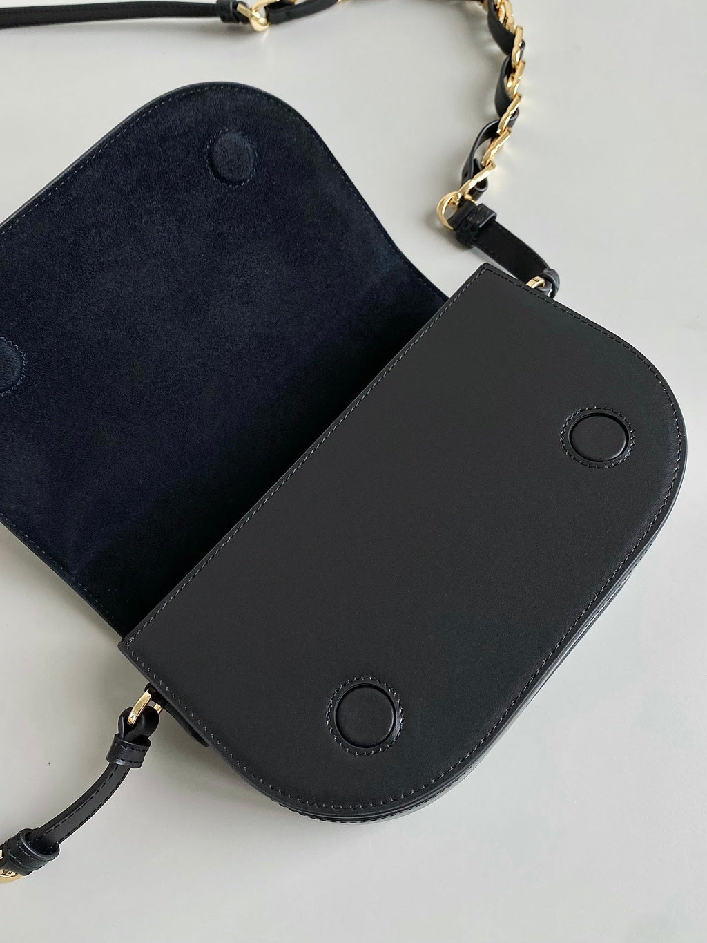 シグネチャー ホーボー 21 バッグ（ブラックカーフスキン）