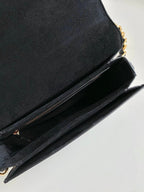 シグネチャー ホーボー 21 バッグ（ブラックカーフスキン）