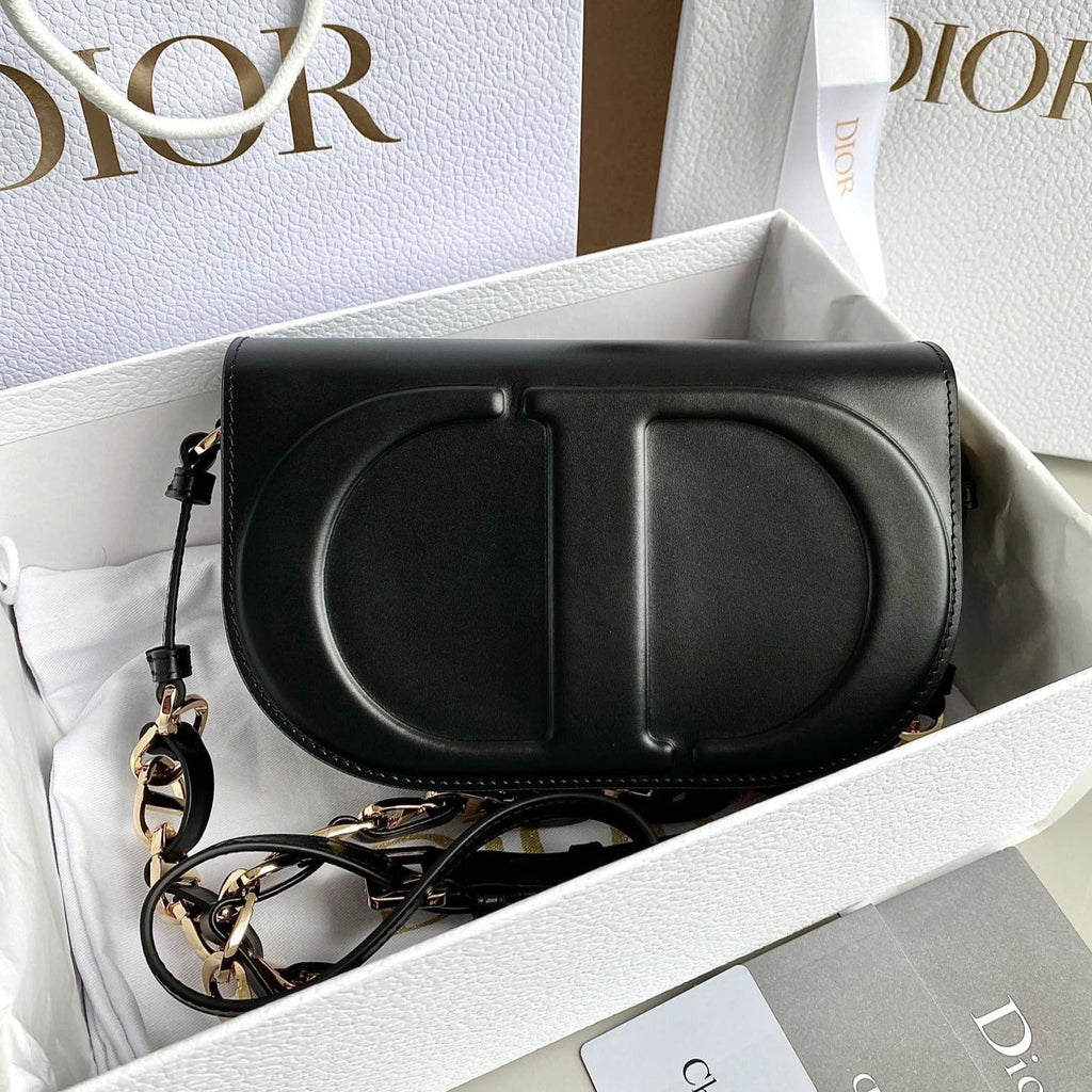 シグネチャー ホーボー 21 バッグ（ブラックカーフスキン）