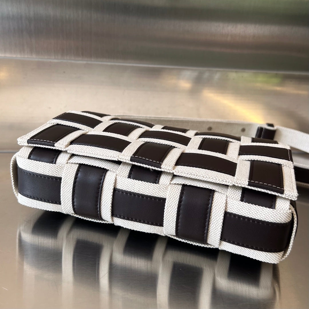 MINI CASSETTE 23 IN BLACK WHITE CALFSKIN