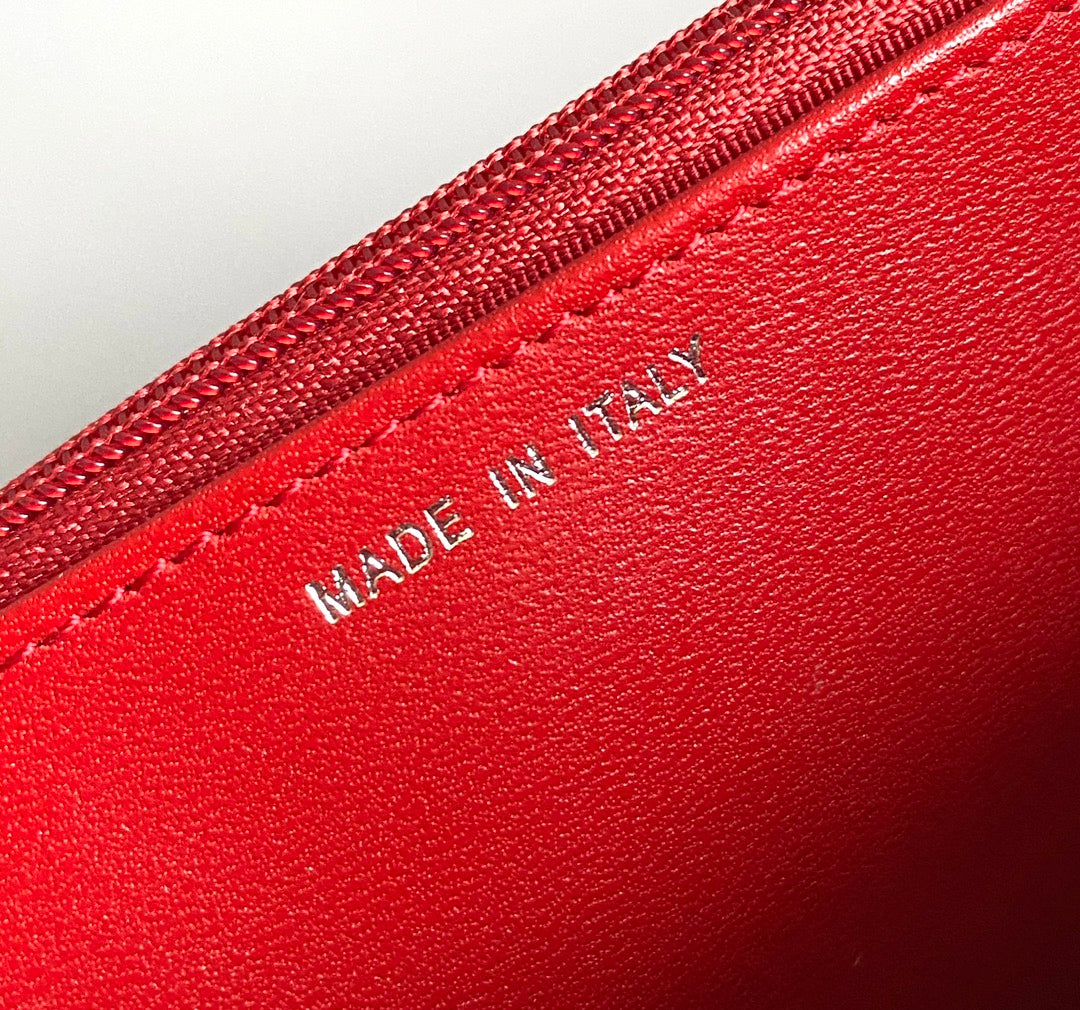 CC WOC 19 レッドキャビア シルバーハードウェア