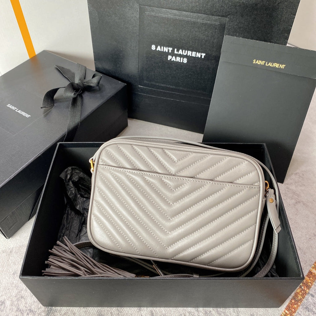 LOU カメラバッグ 23インチ ライトグレー カーフスキン ゴールドロゴ