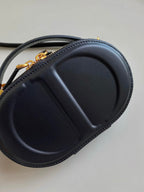 シグネチャー 18 オーバルバッグ（ブラックカーフスキン）