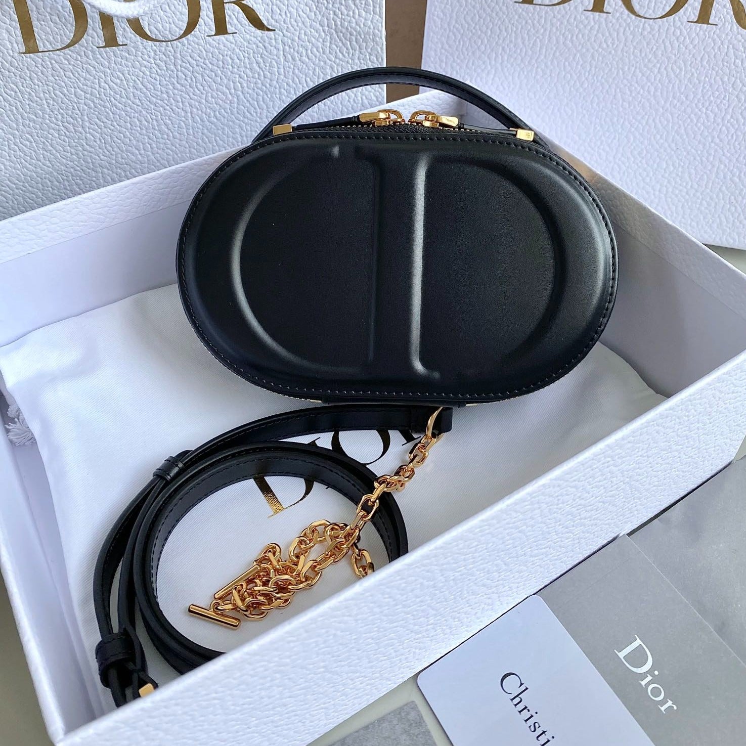 シグネチャー 18 オーバルバッグ（ブラックカーフスキン）