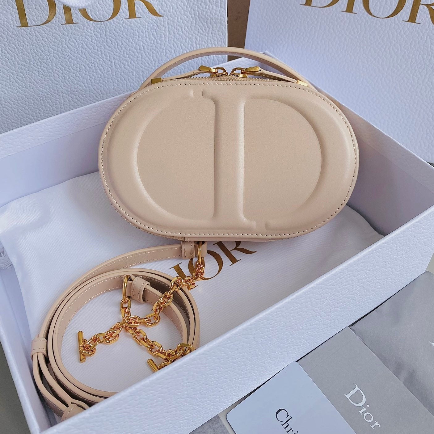 シグネチャー 18 オーバルバッグ（ベージュカーフスキン）