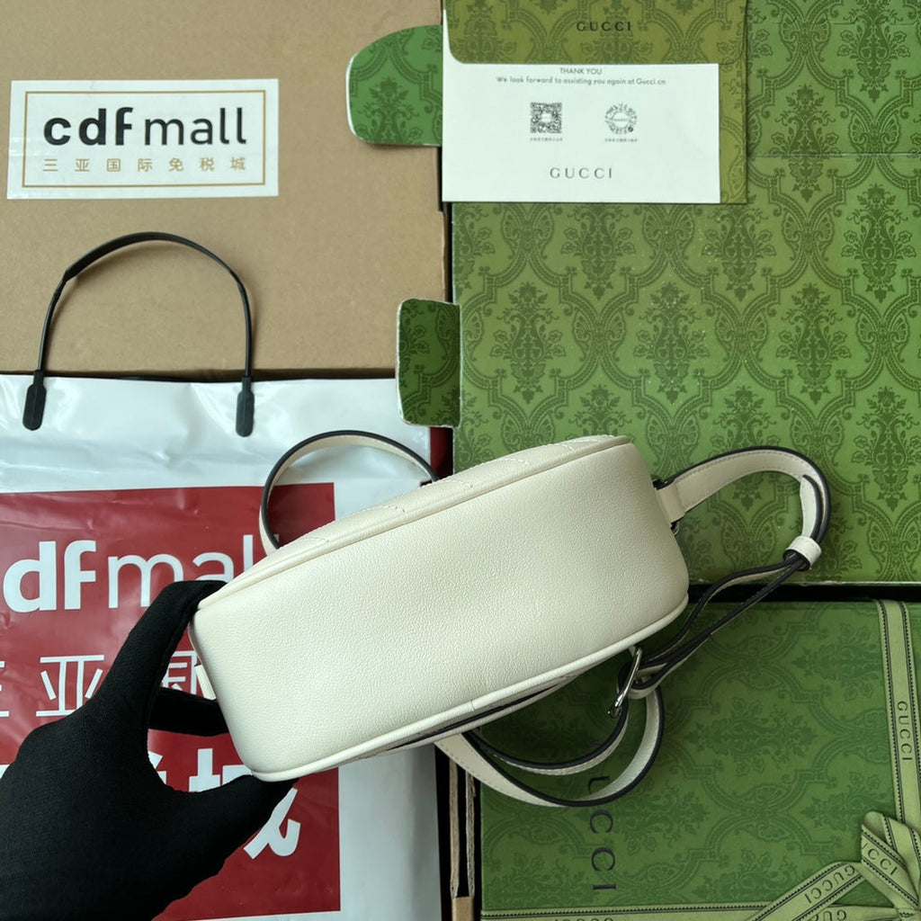 スモール ブロンディ オーバル ショルダーバッグ 20インチ オフホワイト カーフスキン