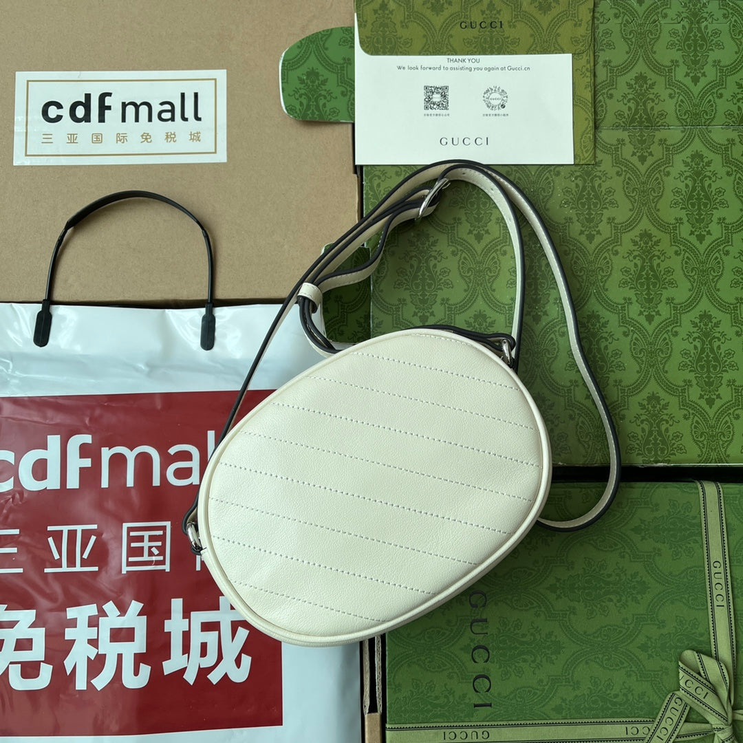 スモール ブロンディ オーバル ショルダーバッグ 20インチ オフホワイト カーフスキン