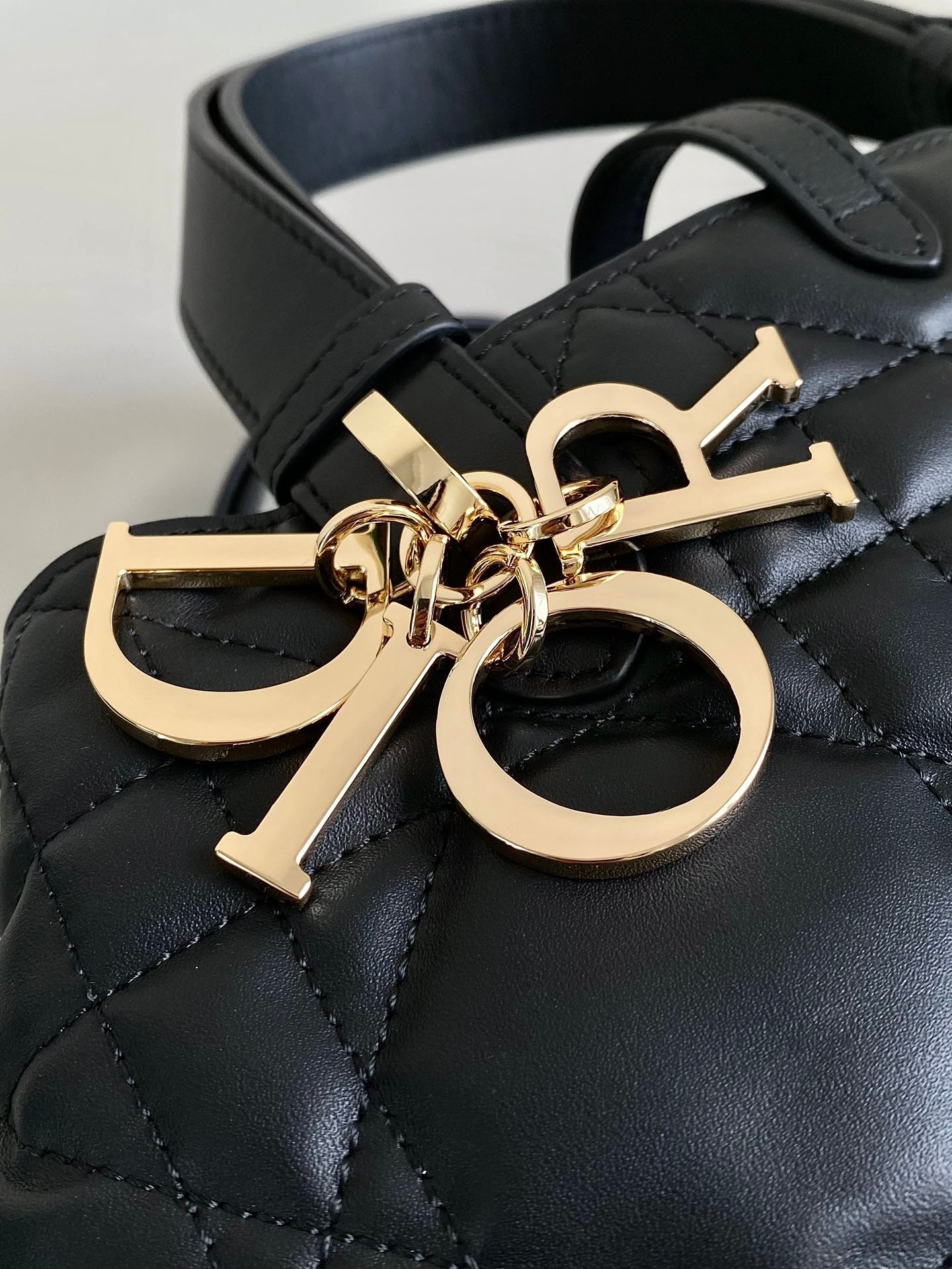 TOUJOURS 28 バッグ ブラック ラムスキン