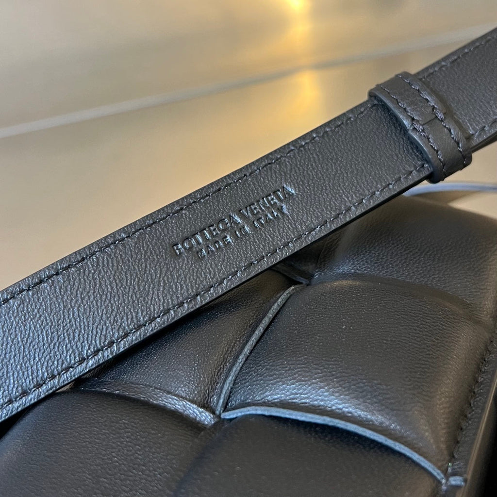 ミニカセット 18インチ ブラック ラムスキン