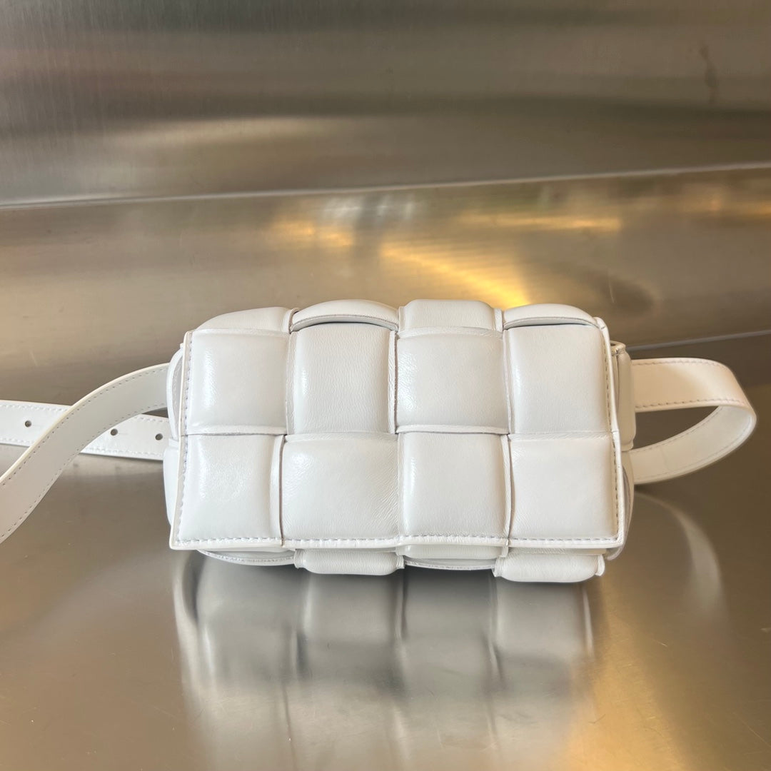 MINI CASSETTE 18 IN WHITE LAMBSKIN