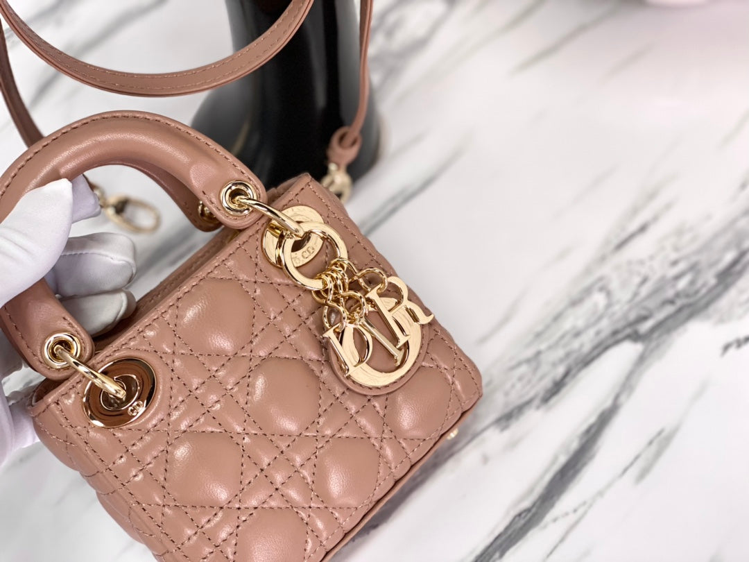 キャメルベージュラムスキンのマイクロレディ12バッグ