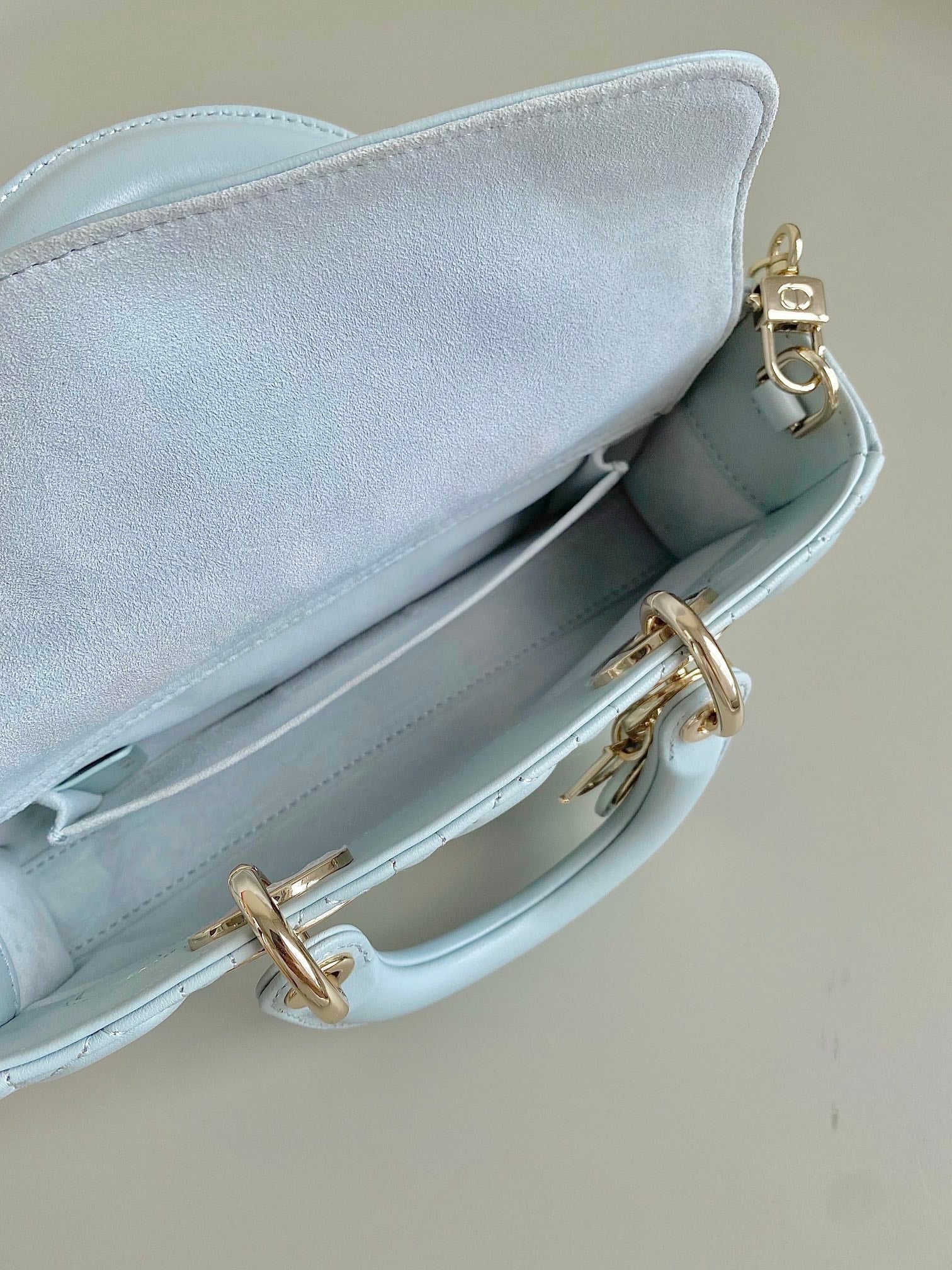 D-JOY BAG 22 IN LIGHT BLUE LAMBSKIN