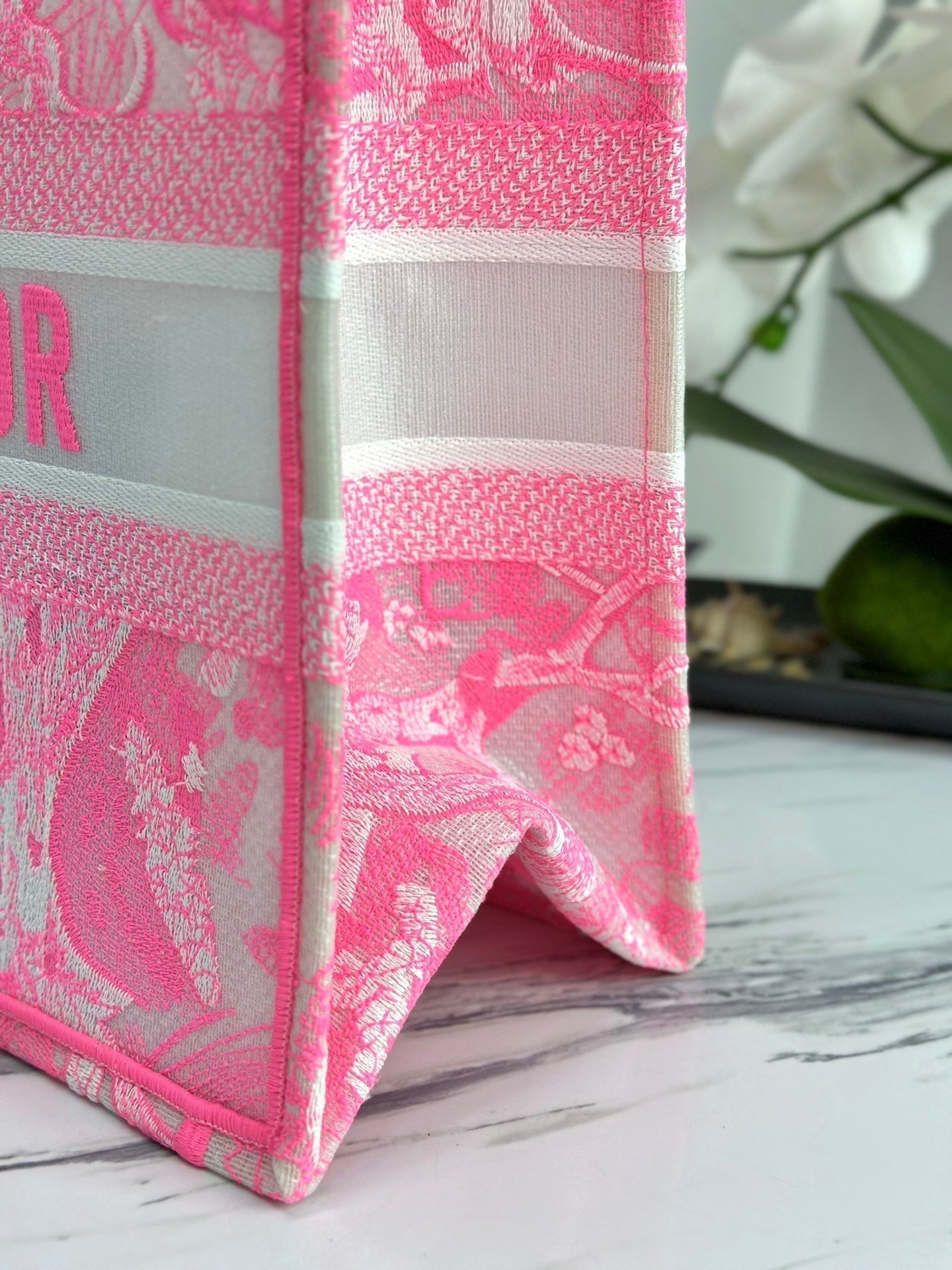 ミディアムブックトート37 キャンディピンク マクロカナージュ刺繍