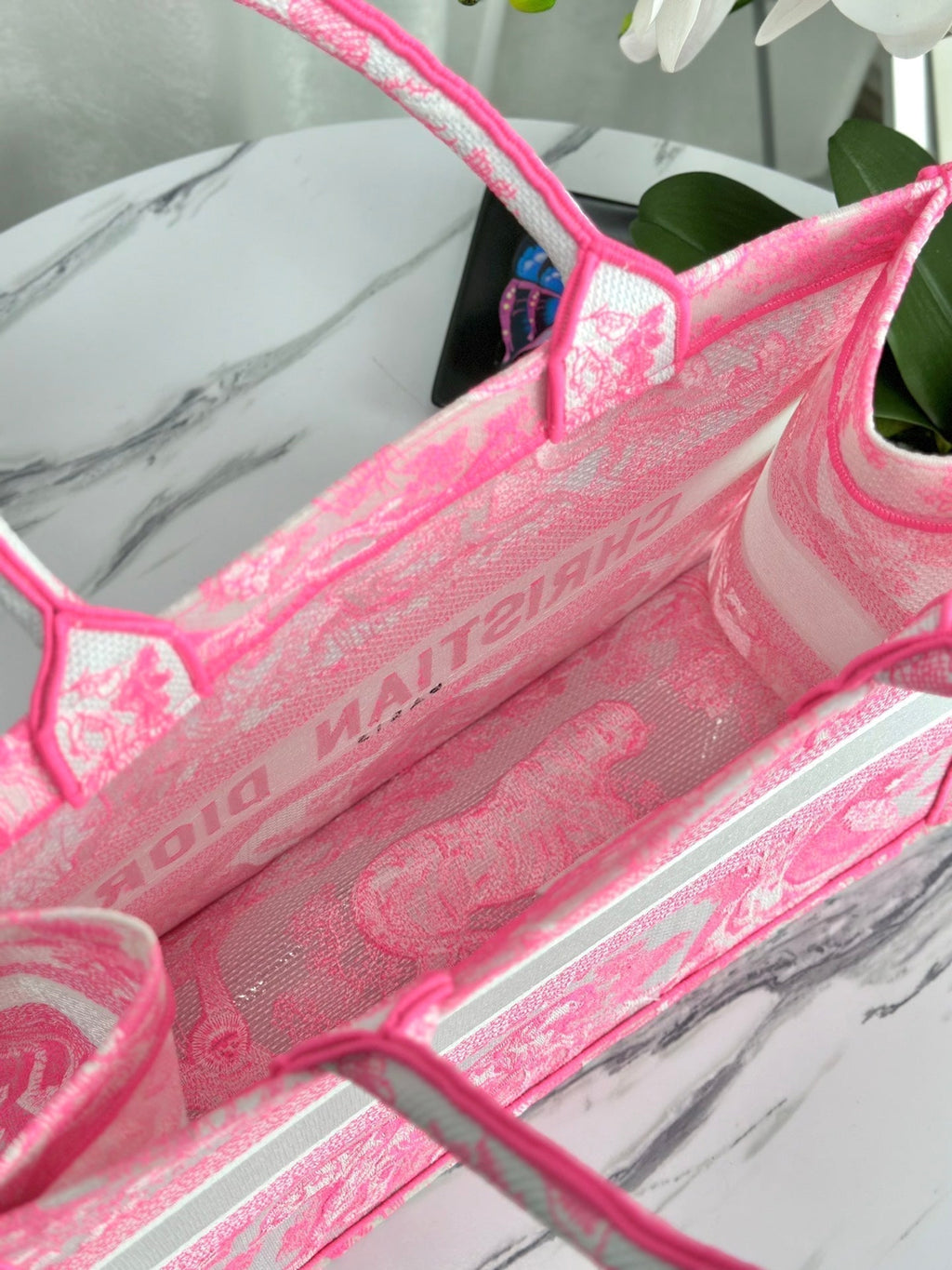 ミディアムブックトート37 キャンディピンク マクロカナージュ刺繍