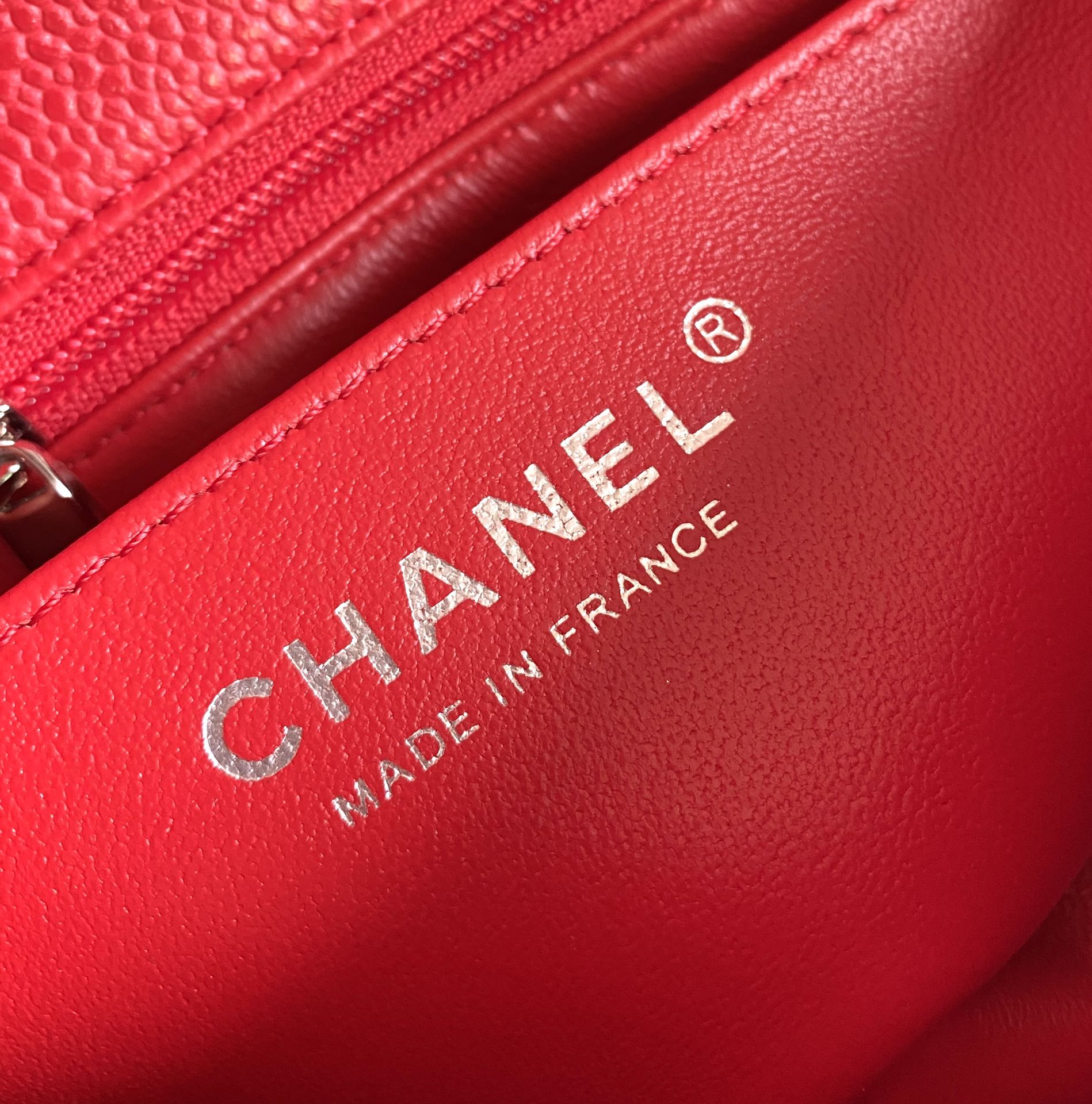 ミニ長方形フラップバッグ 20cm レッドキャビア シルバー金具