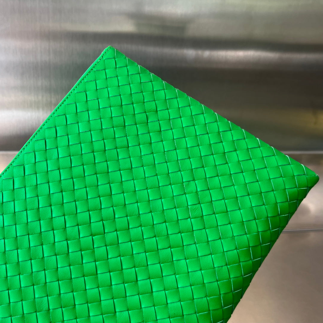 イントレチャート 30 エメラルドグリーンのラムスキン