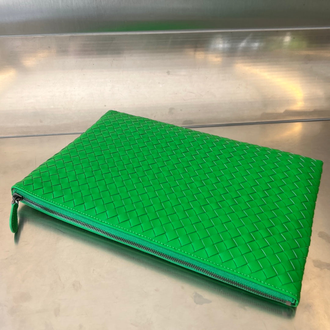 イントレチャート 30 エメラルドグリーンのラムスキン