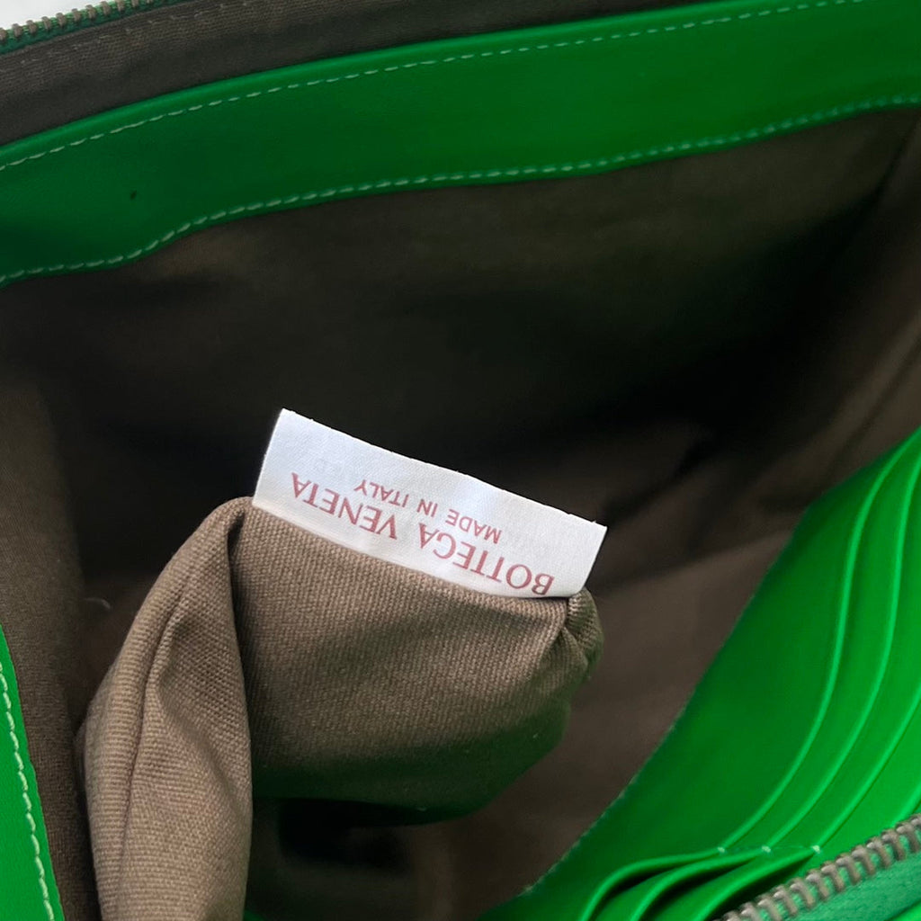 イントレチャート 30 エメラルドグリーンのラムスキン