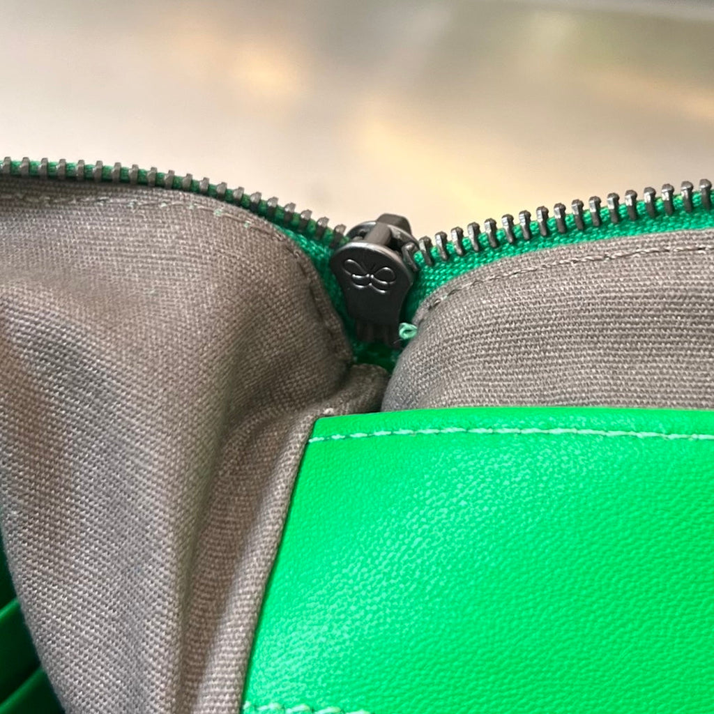 イントレチャート 30 エメラルドグリーンのラムスキン