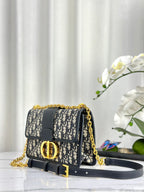 モンテーニュ 25 バッグ（ブルー オブリーク ジャカード）