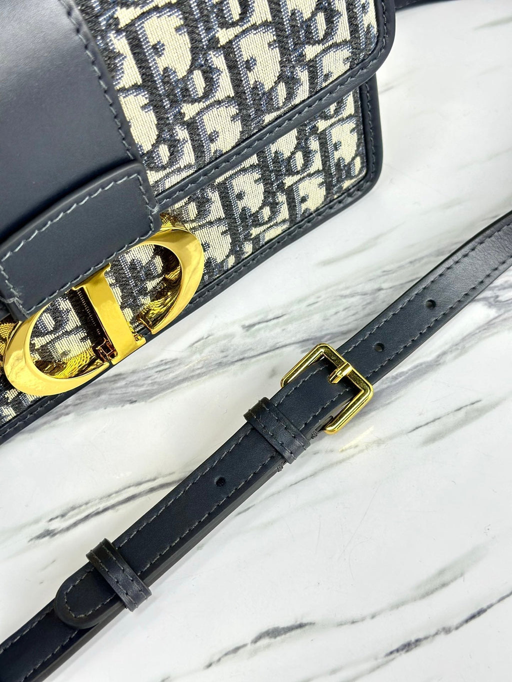 モンテーニュ 25 バッグ（ブルー オブリーク ジャカード）