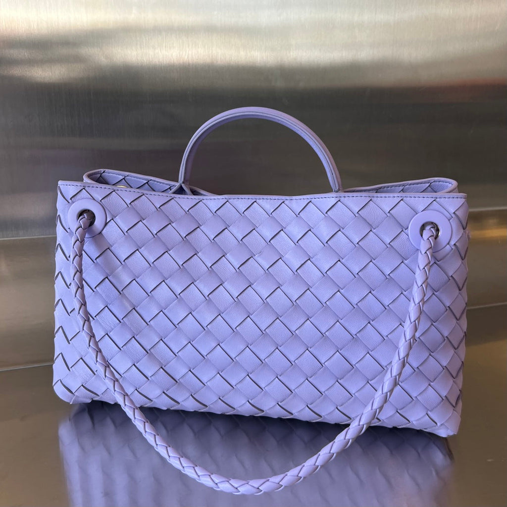SMALL ANDIAMO 29 IN LIGHT PURPLE LAMBSKIN