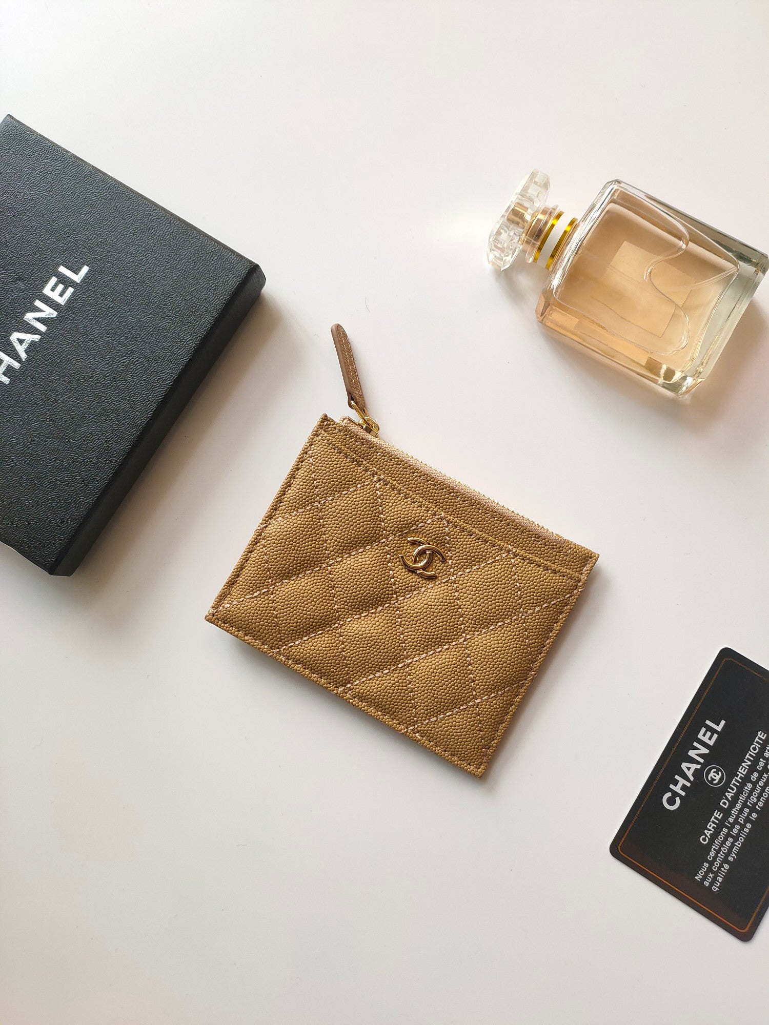 CC ジップカードホルダー 11.5 アンバーグレインカーフスキン ゴールドアイコン