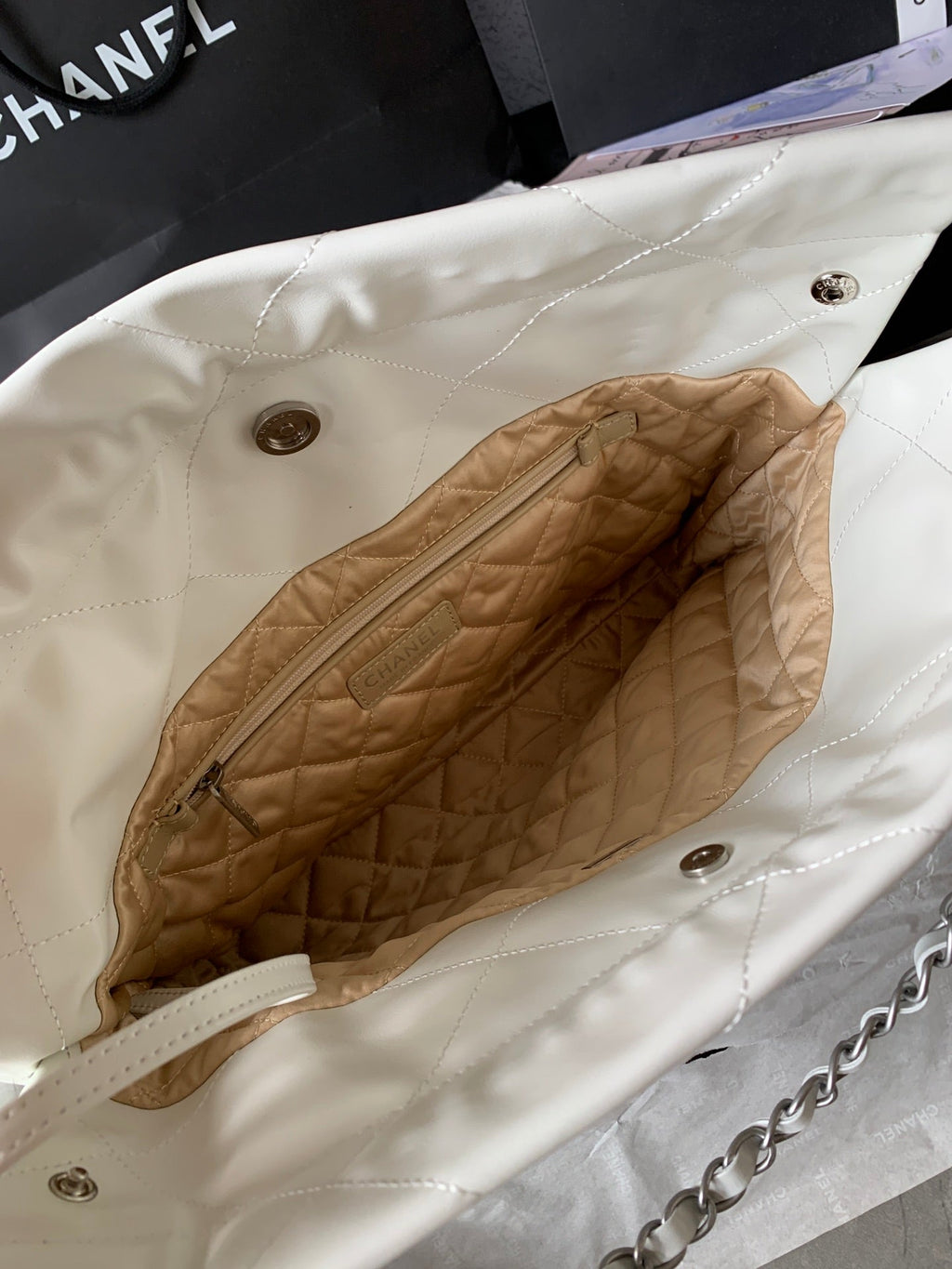 CC ミディアム 37 ハンドバッグ（ホワイトシャイニーカーフスキン、シルバー金具）