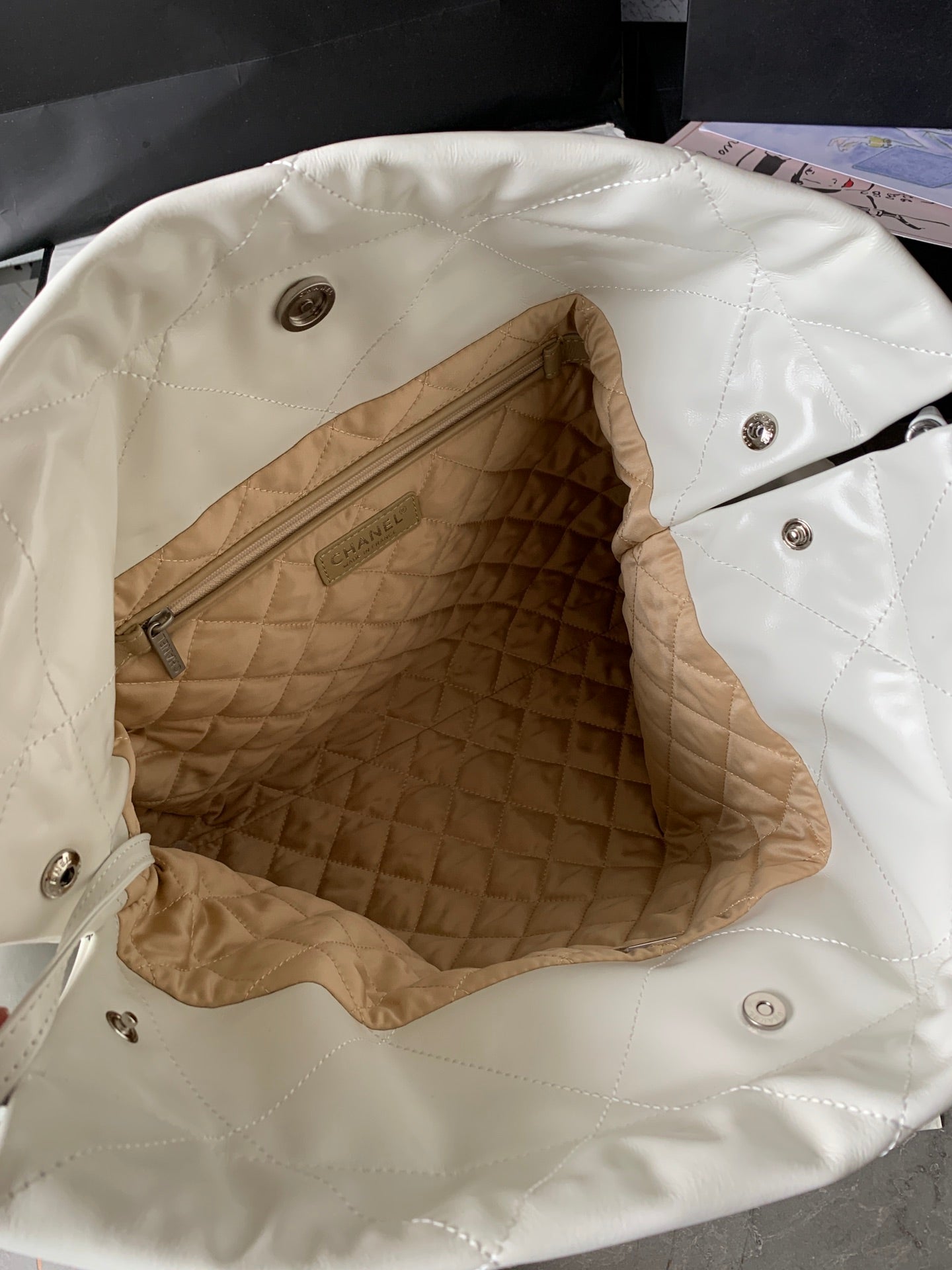 CCラージ42ハンドバッグ、ホワイトシャイニーカーフスキン、シルバー金具