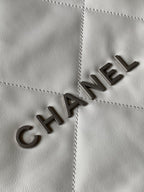 CCラージ42ハンドバッグ、ホワイトシャイニーカーフスキン、シルバー金具