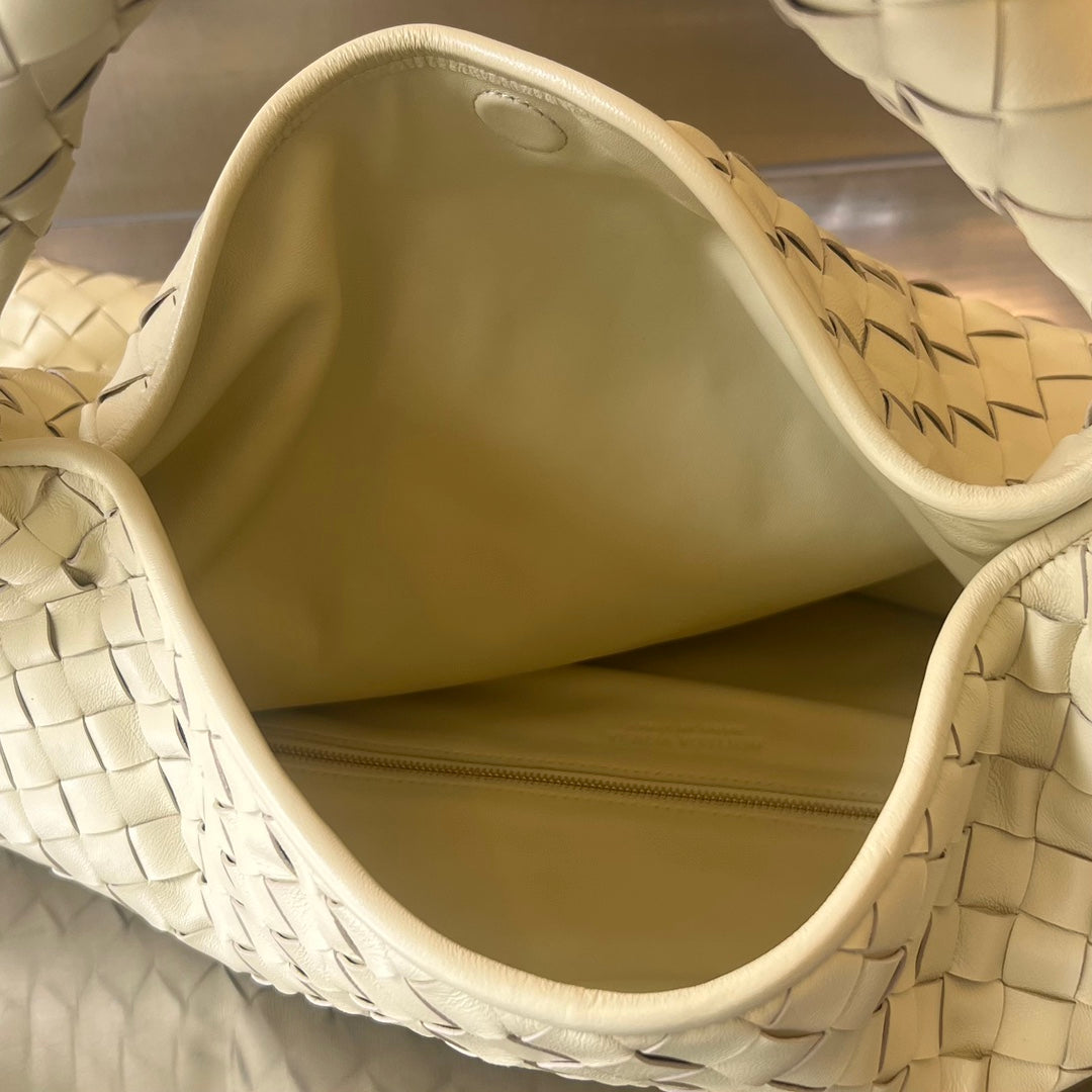 ダーククリームラムスキン製ラージホップ54