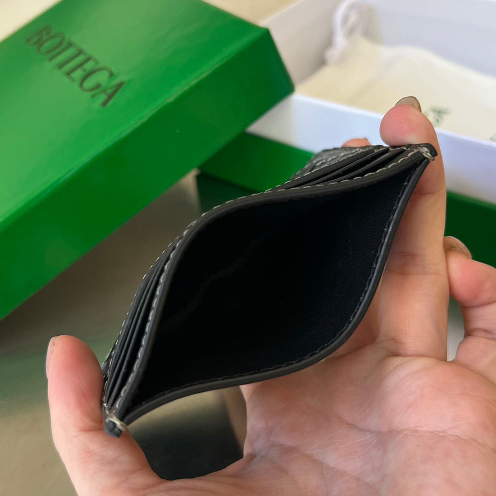 イントレチャート 10 クレジットカードケース（ブラック ラムスキン）