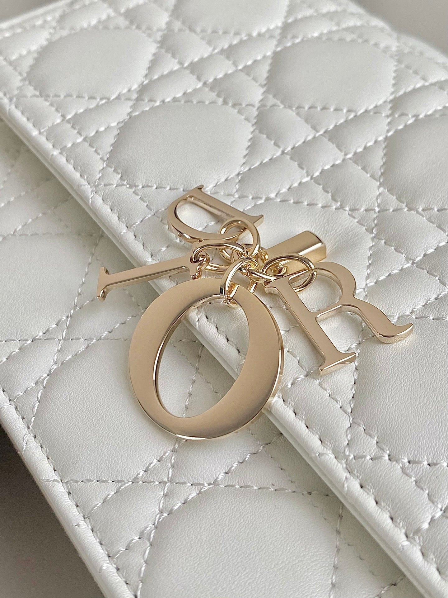 ミス レディ 24 ラージバッグ（ホワイトラムスキン）