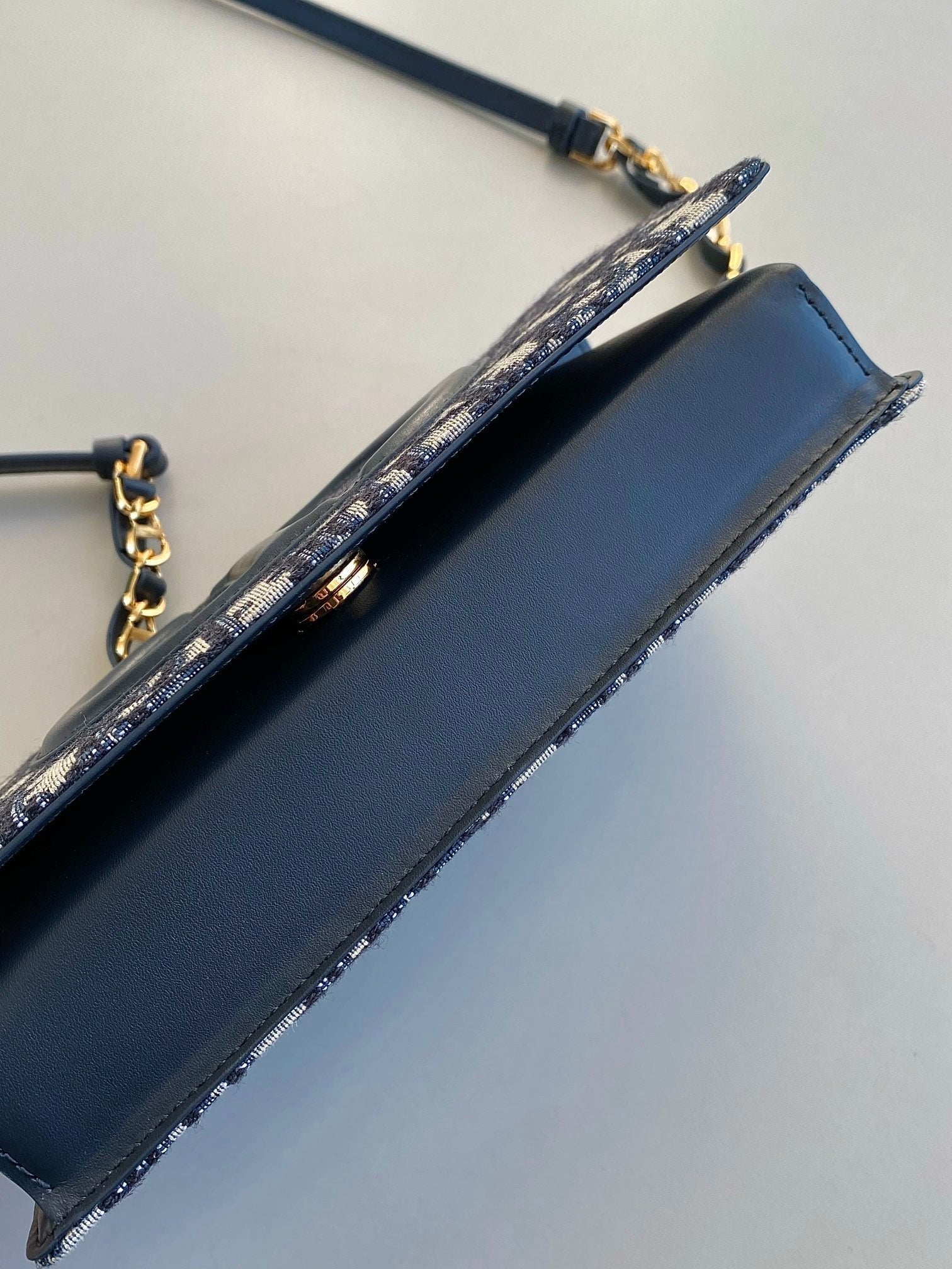 シグネチャー チェーンバッグ 21 ブルー オブリーク ジャカード