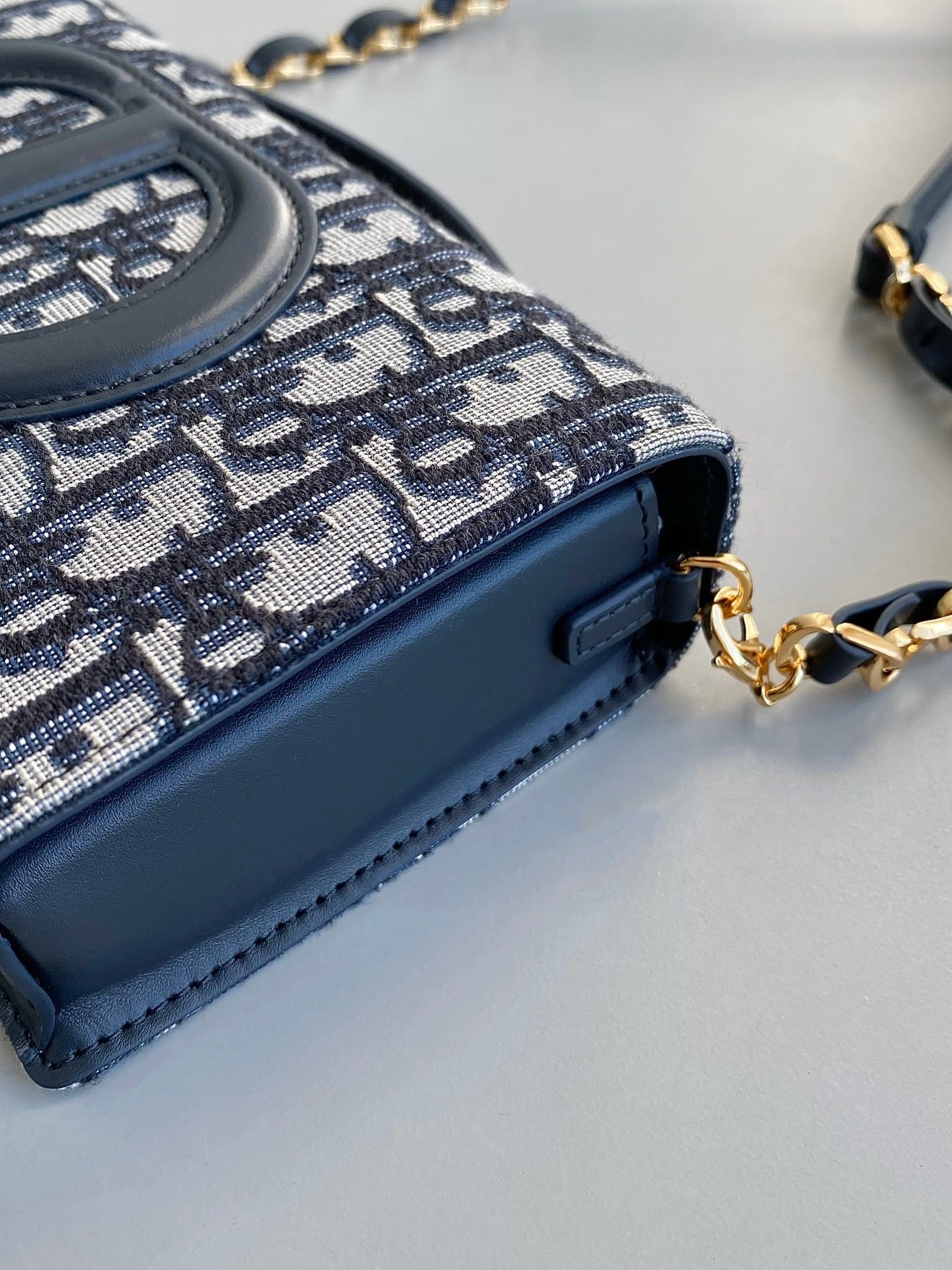 シグネチャー チェーンバッグ 21 ブルー オブリーク ジャカード