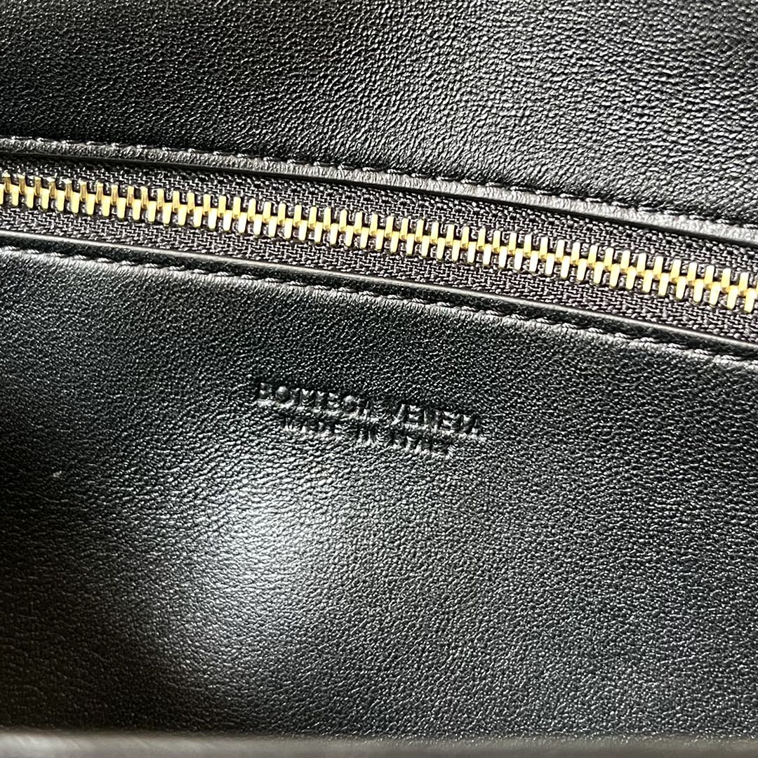 BV ロングクラッチ アンディアモ ハンドル付き 31cm ブラック カーフスキン Ghw