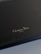 SIGNATURE CHAIN BAG 21 IN BLACK CALFSKIN