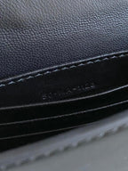 SIGNATURE CHAIN BAG 21 IN BLACK CALFSKIN