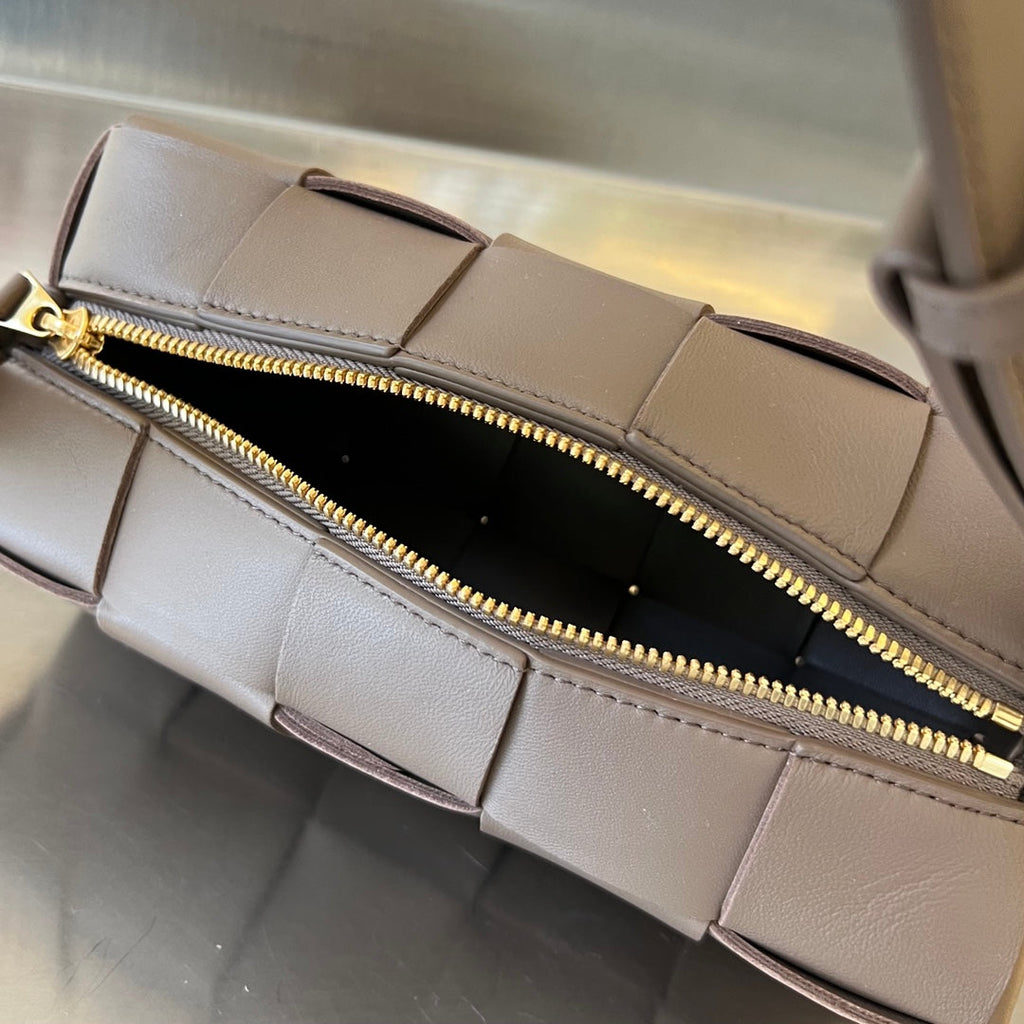 ブリックカセット28 ミディアムブラウンカーフスキン