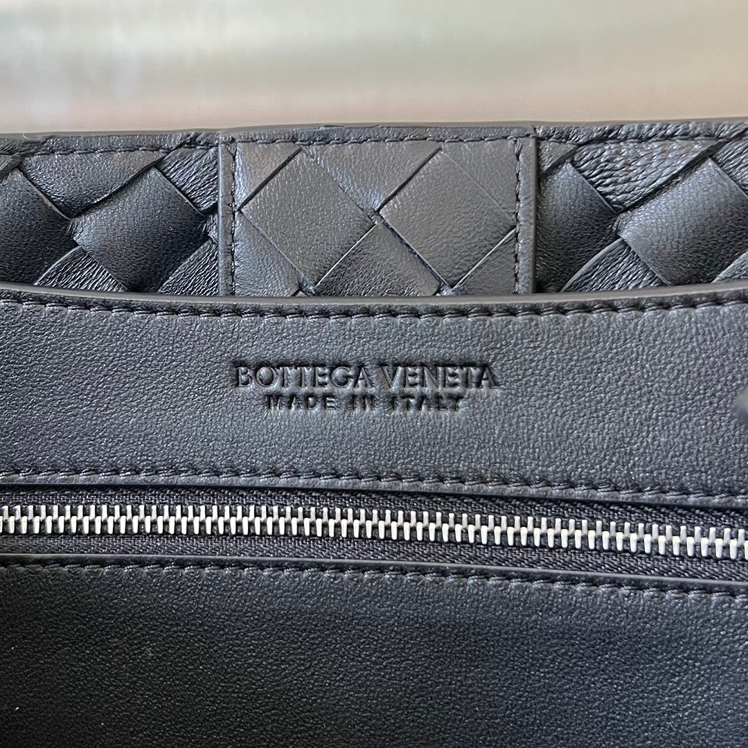 BV ミディアム アンダモ 32cm ブラック ラムスキン