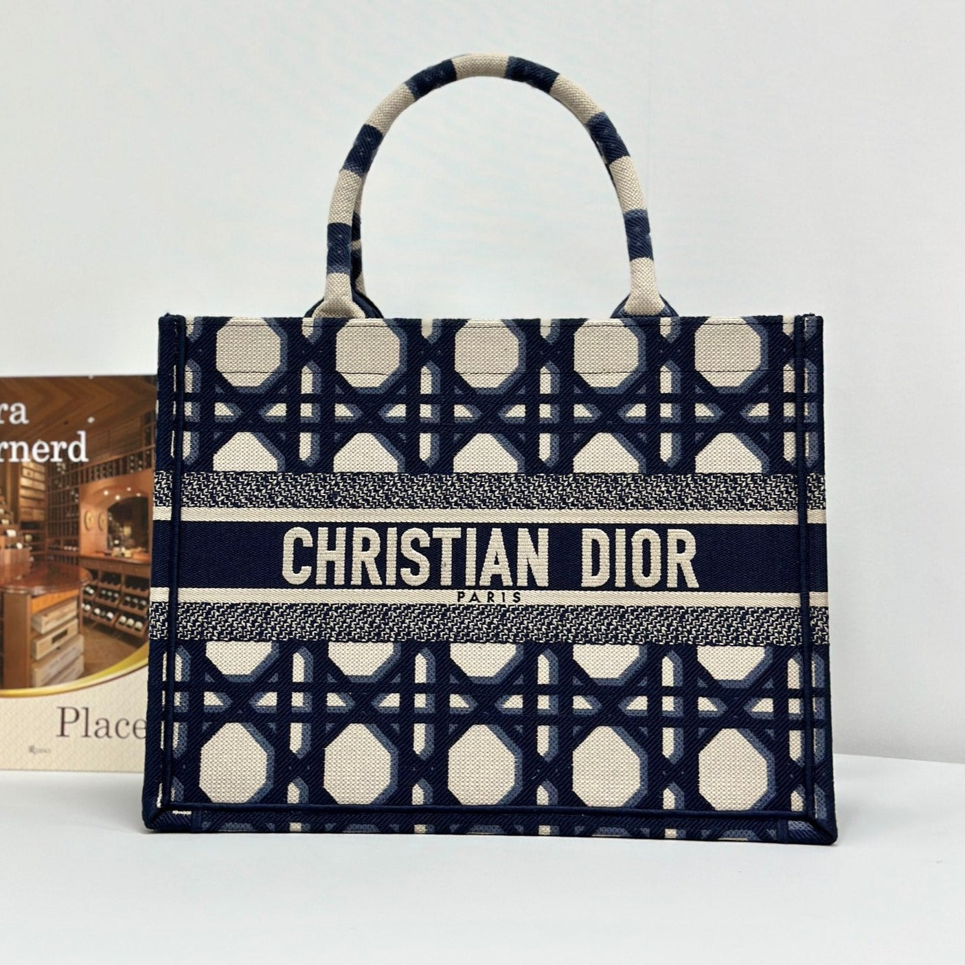 ミディアムブックトート37 ベージュ＆ブルー マクロカナージュ刺繍