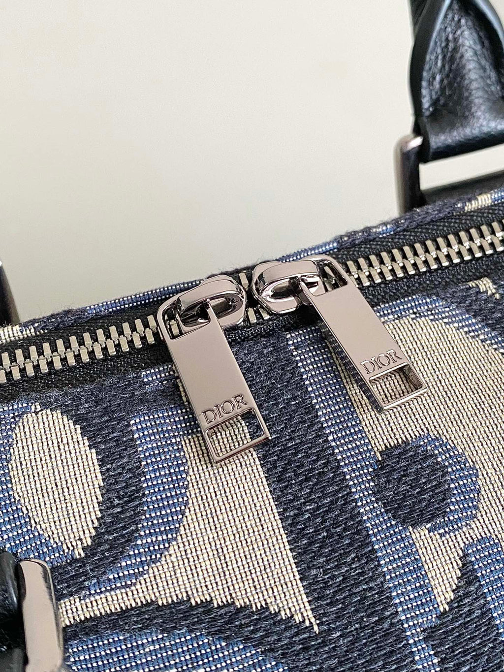 ウィークエンダー 40 ベージュ＆ブラック マキシ オブリーク ジャカード