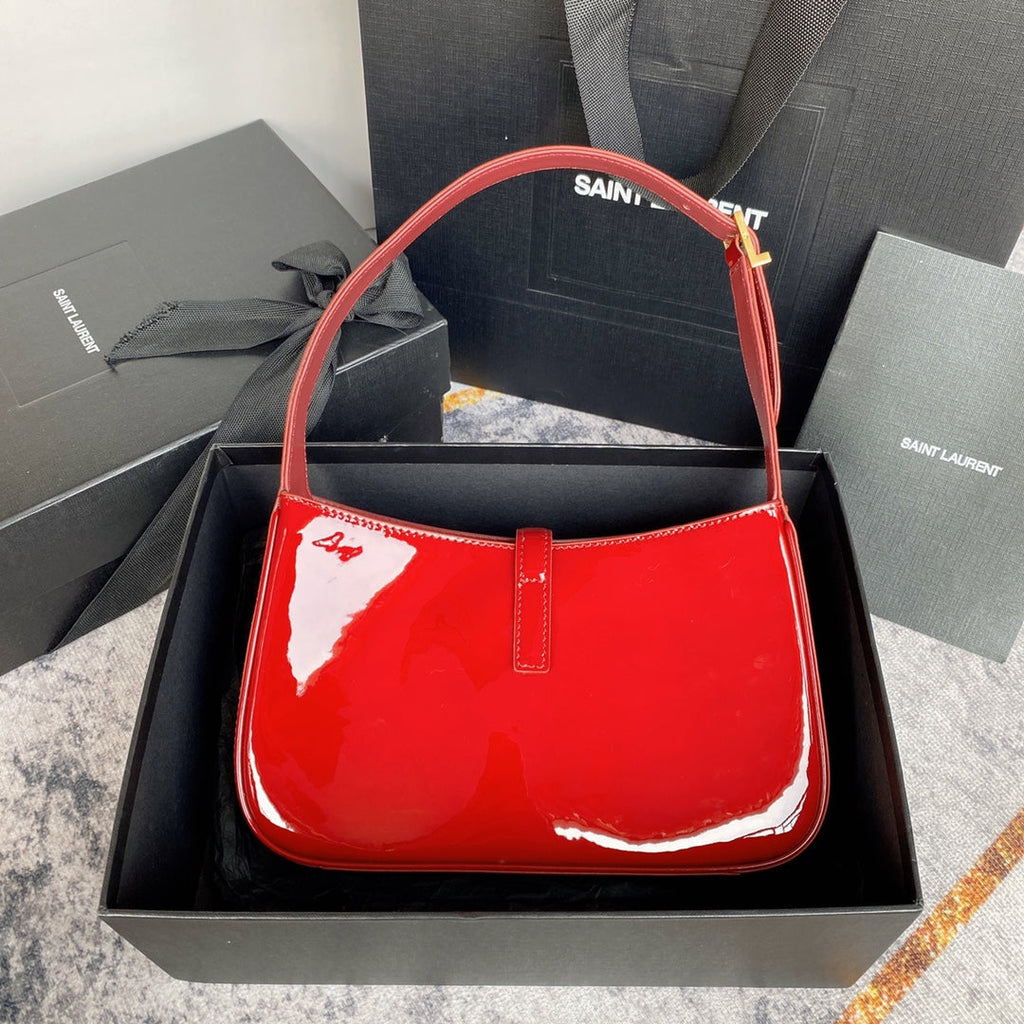 LE 5 À 7 バッグ 24インチ レッド グロッシーカーフスキン ゴールドハードウェア