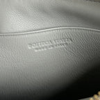 イントレチャート 16 バッグ ホワイト ラムスキン