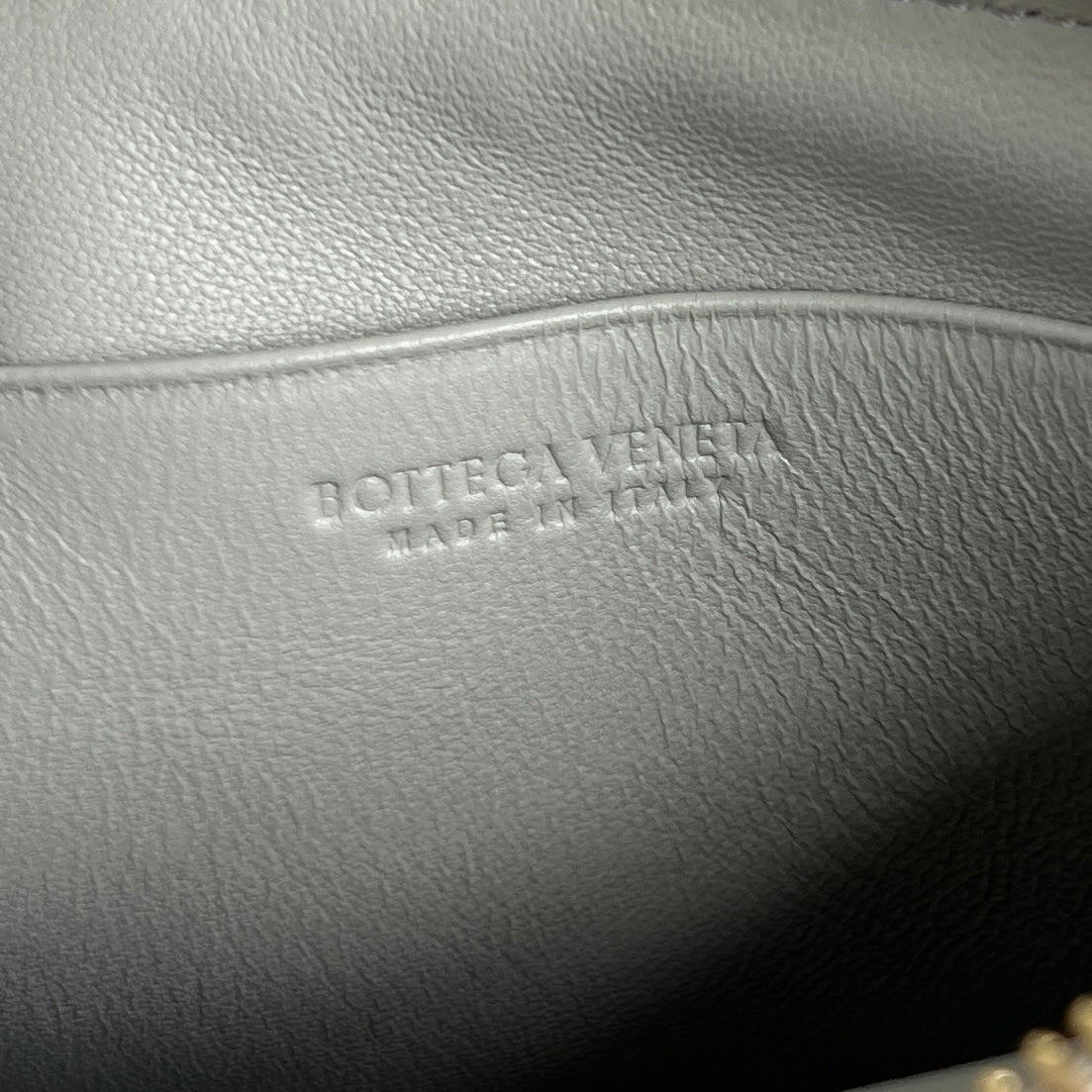 イントレチャート 16 バッグ ホワイト ラムスキン